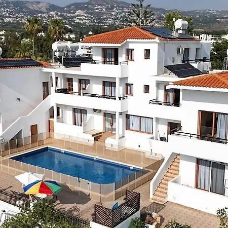 Bright Sea View With Sunset & Pool Paphos Appartamento *