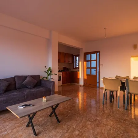 Bright Sea View With Sunset & Pool Paphos Appartamento Kissonerga