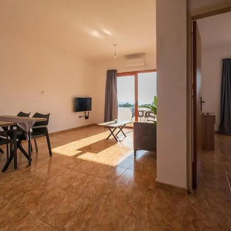 شقة Bright Sea View With Sunset & Pool Paphos *