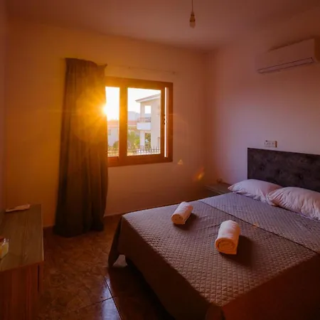 شقة Bright Sea View With Sunset & Pool Paphos كيسونيجرا