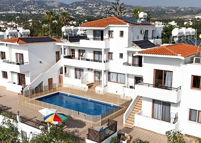 Bright Sea View With Sunset & Pool Paphos Apartmán *