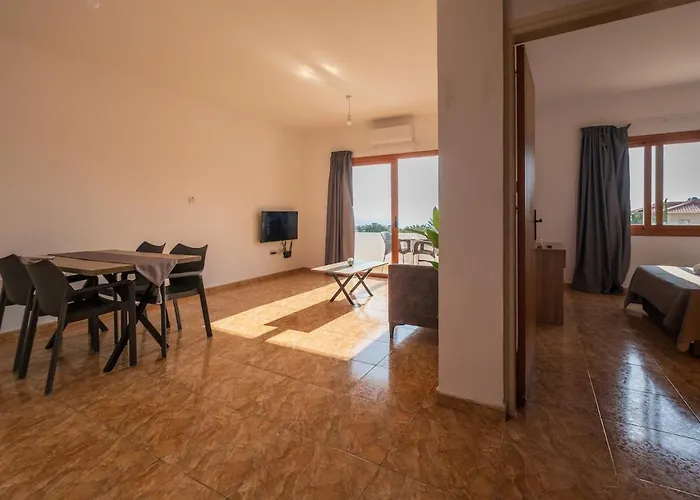 Apartmán Bright Sea View With Sunset & Pool Paphos *